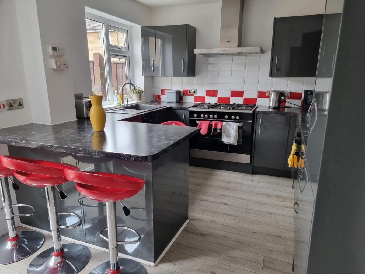 Spacious House In Central Манчестер Экстерьер фото