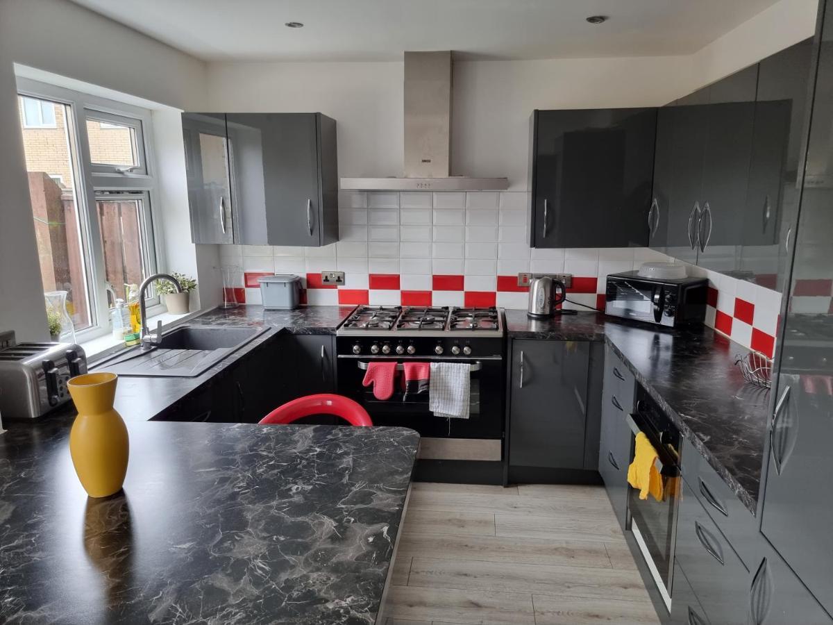 Spacious House In Central Манчестер Экстерьер фото