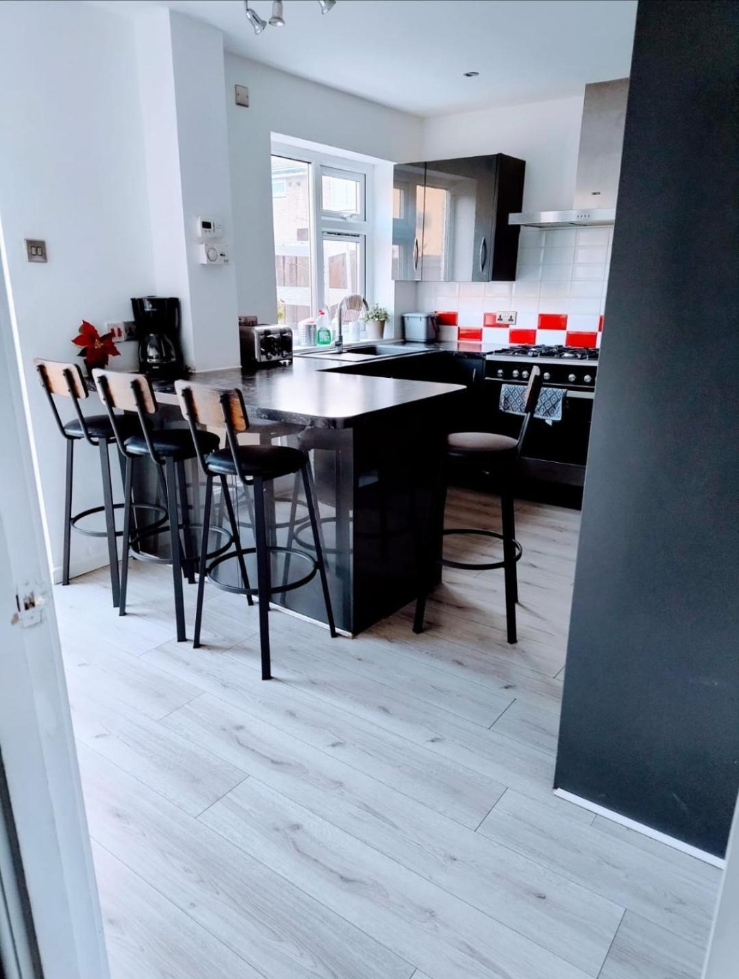 Spacious House In Central Манчестер Экстерьер фото
