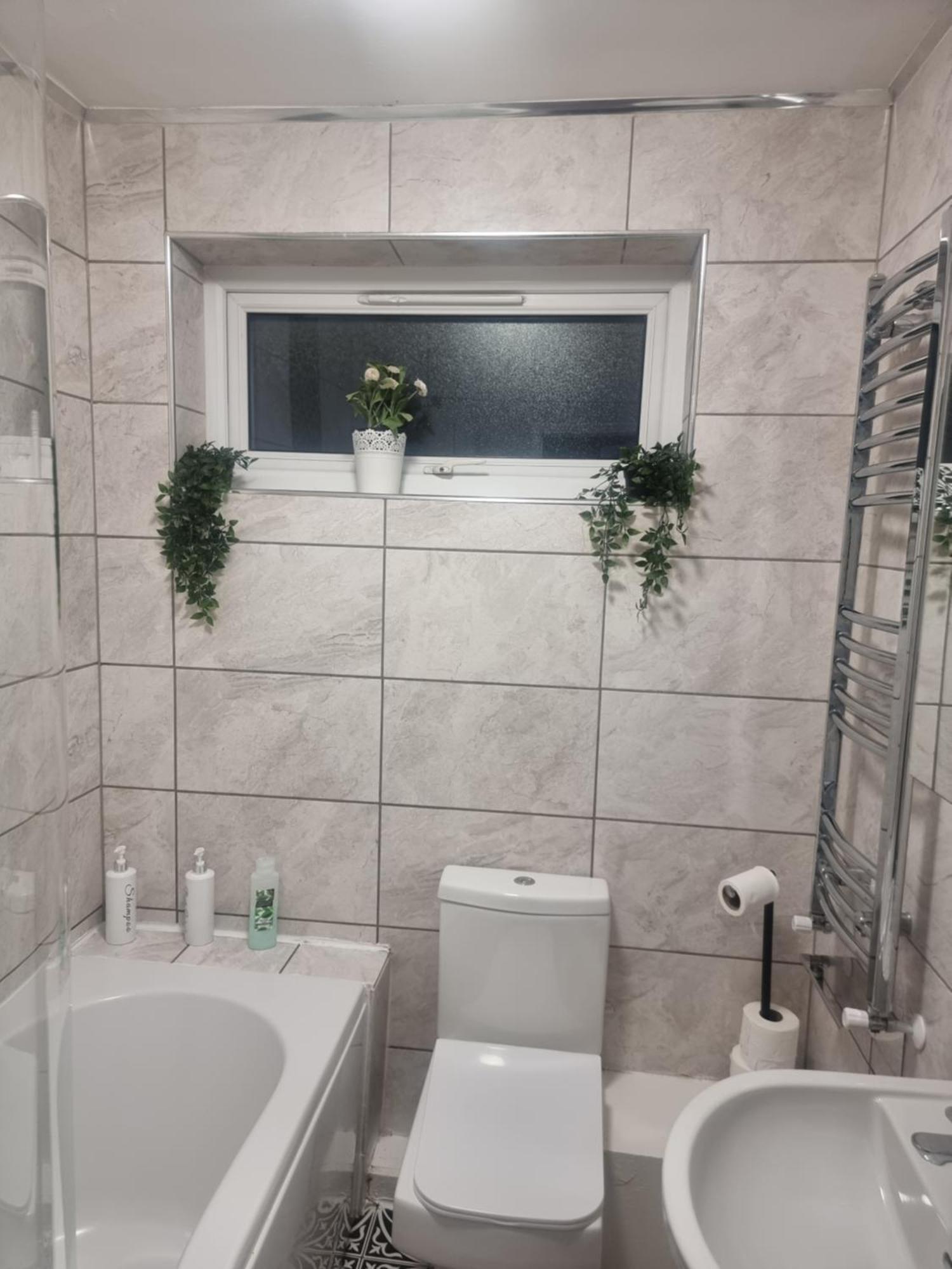 Spacious House In Central Манчестер Экстерьер фото